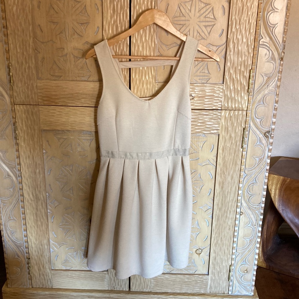 Crème/gold dress